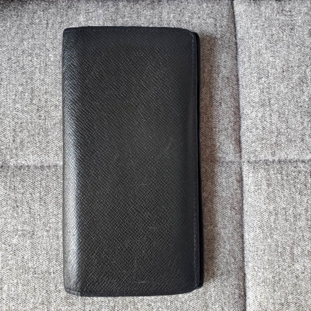 Authentic Louis Vuitton Brazza Black Leather Bifold Long Wallet